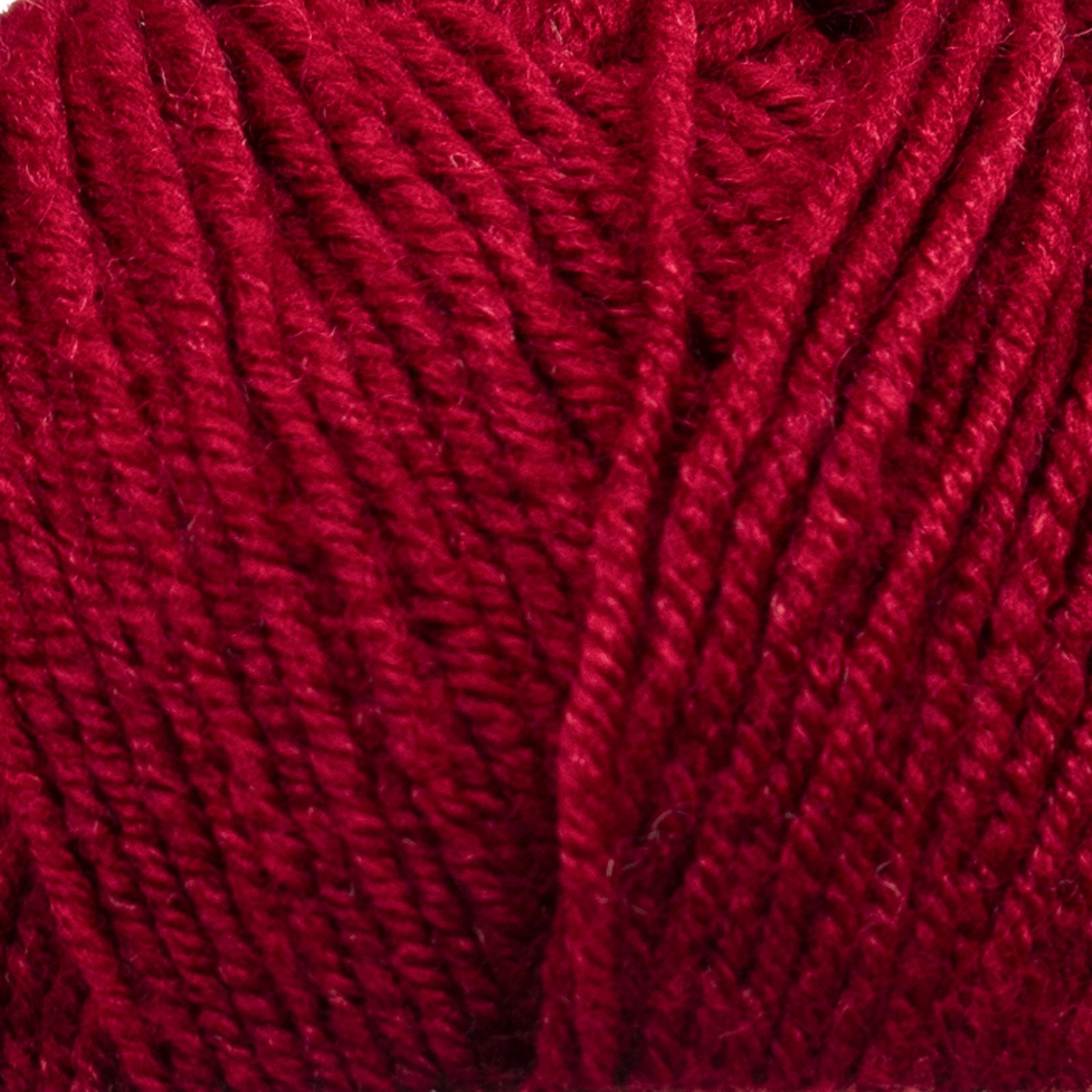Star-DK 33121 - Red yarn close up | Estako Yarns